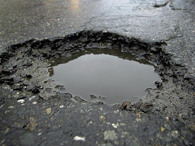 Вологодская Общественная палата инициировала проверку разбитой дороги в Тотемском районе