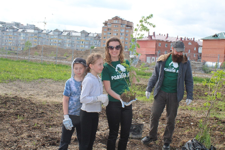 В «Детской деревне SOS - Вологда» появилась аллея кедров, лиственниц и яблонь