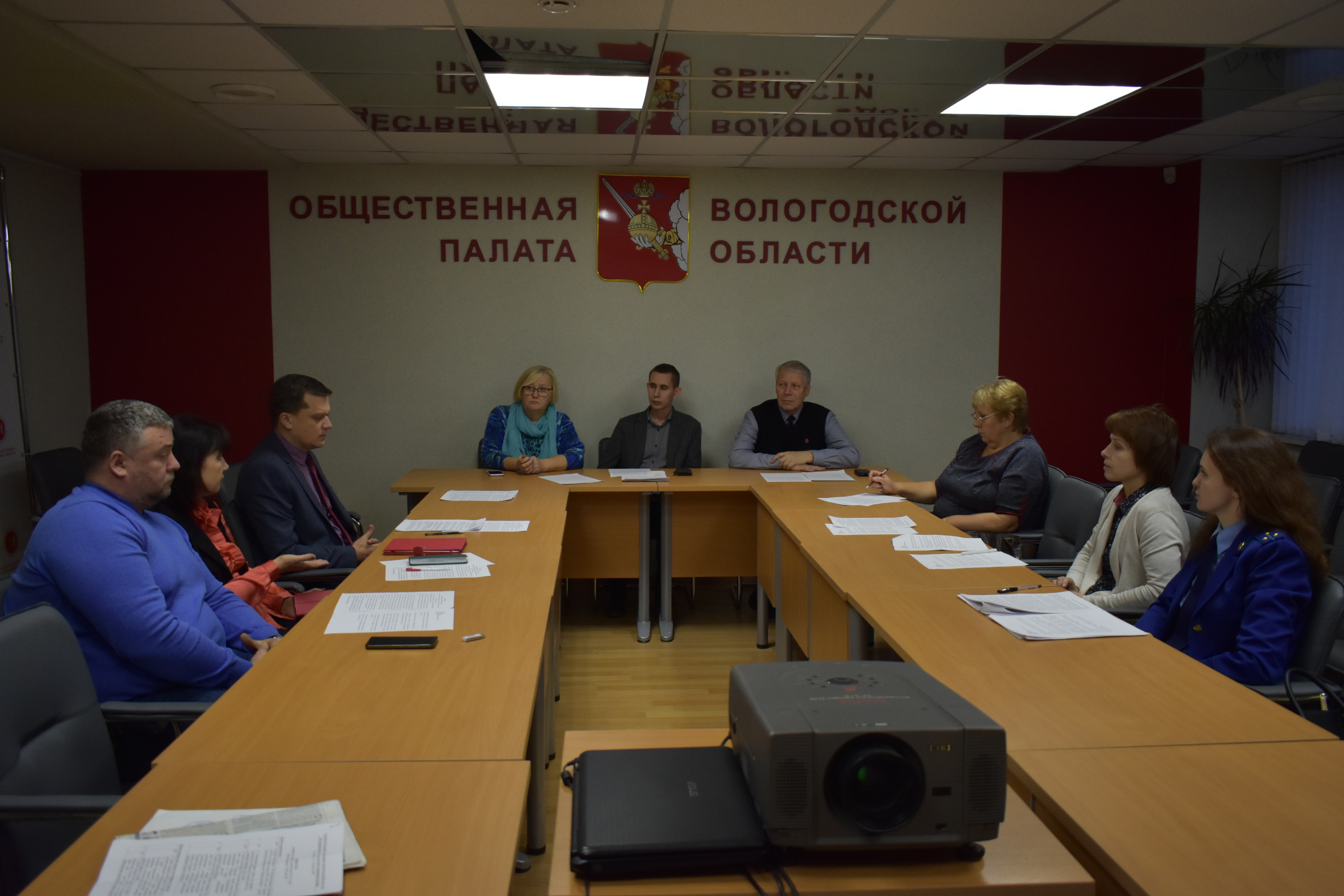 Безопасность детей в сети Интернет обсудили на круглом столе в Общественной палате Вологодской области
