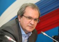 «Чиновники - не враги, им просто надо помочь двигаться в сторону народа», - Валерий Фадеев