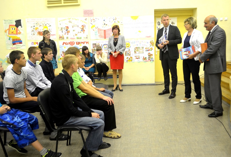Члены Общественной палаты Вологодской области поздравили воспитанников Кадниковского дома-интерната с началом нового учебного года