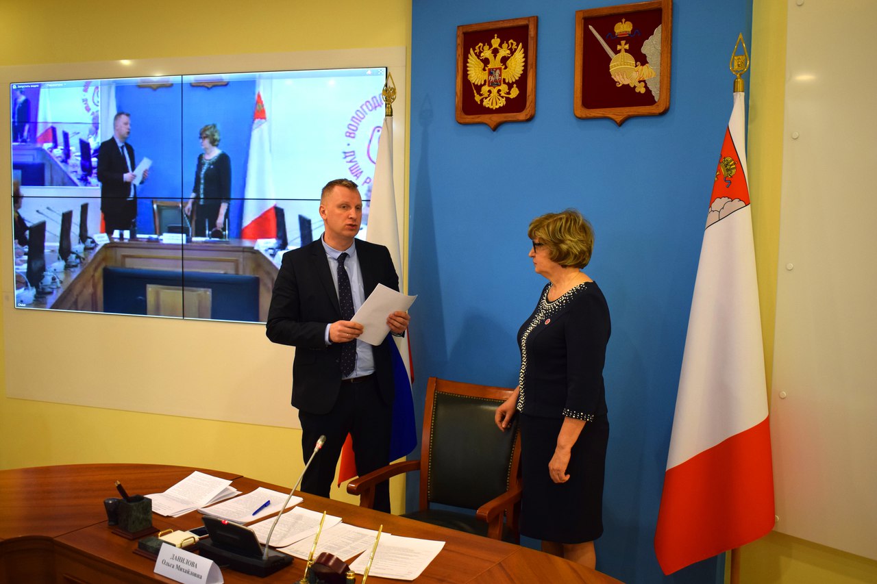Председатель ОС города Вологды передал председателю ОП ВО списки общественных наблюдателей