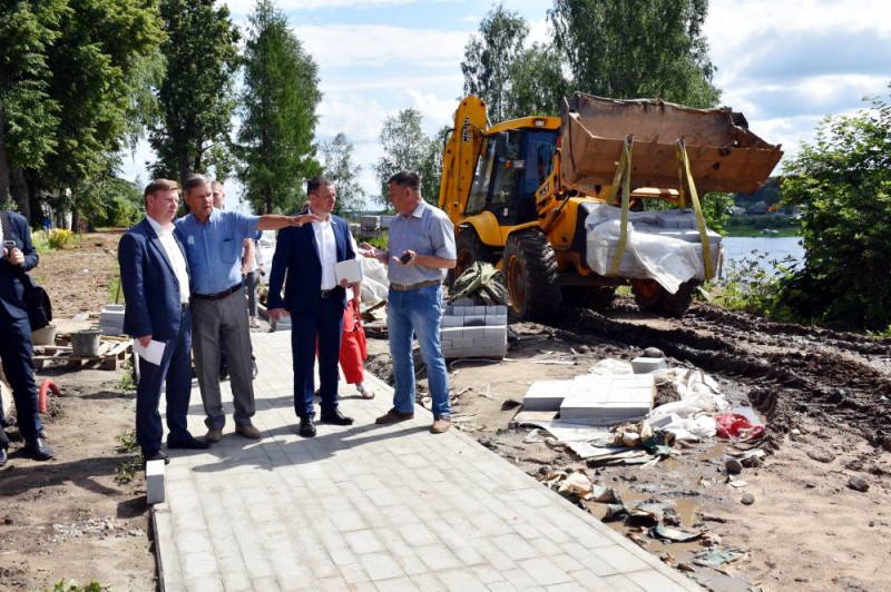 Член ОПВО, председатель Общественного совета Николай Лысанов вместе с коллегами в рамках общественного контроля посетил ремонтируемые объекты Тотьмы