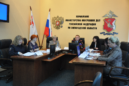 О безопасности детей на дорогах говорили общественники на пресс-конференции в УМВД России по Вологодской области